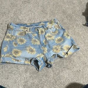 American Eagle higwasisted sunflower jean shorts size 8 gently used